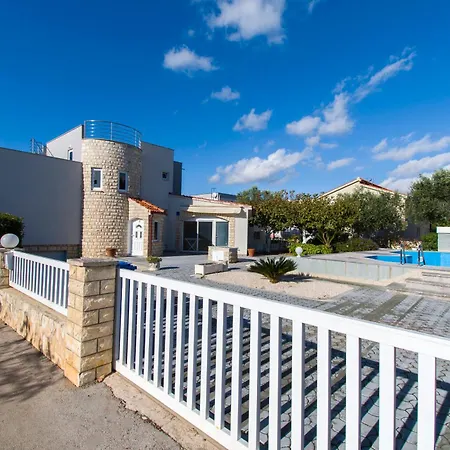 Jelena Near ヴィラ