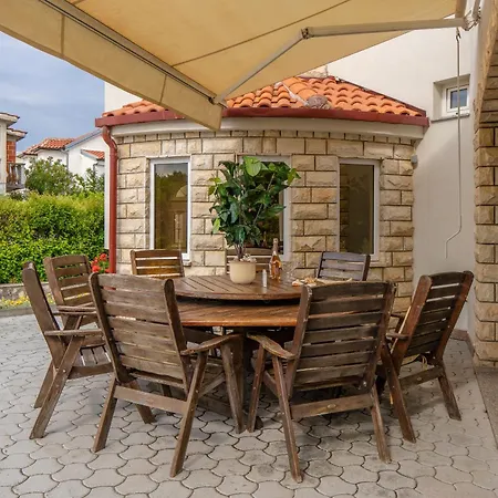 Jelena Near ヴィラ