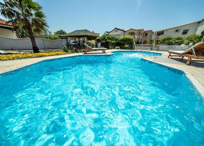 Jelena Near Вилла Вир