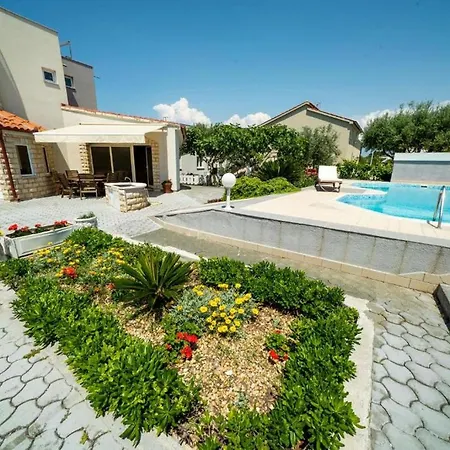 Villa Jelena Near *