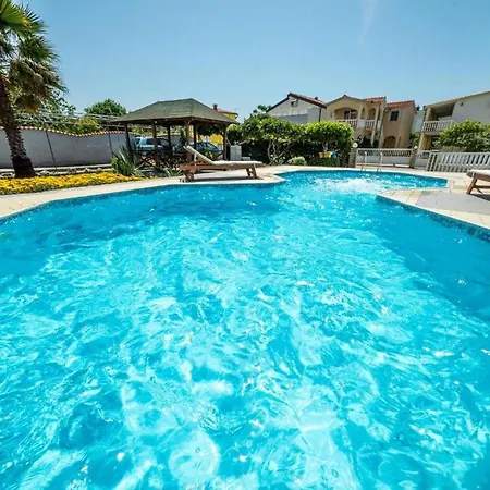 Jelena Near Willa Vir